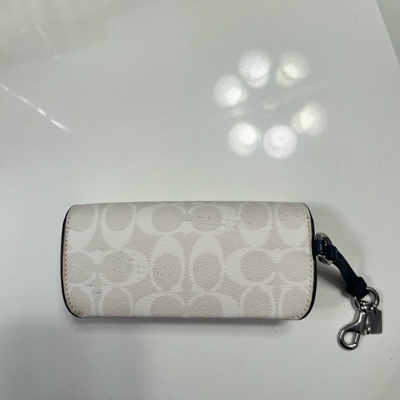 Coach Chalk Signature Turnlock Eyeglass or Sunglass case with Silver Hardware - Picture 2 of 3
